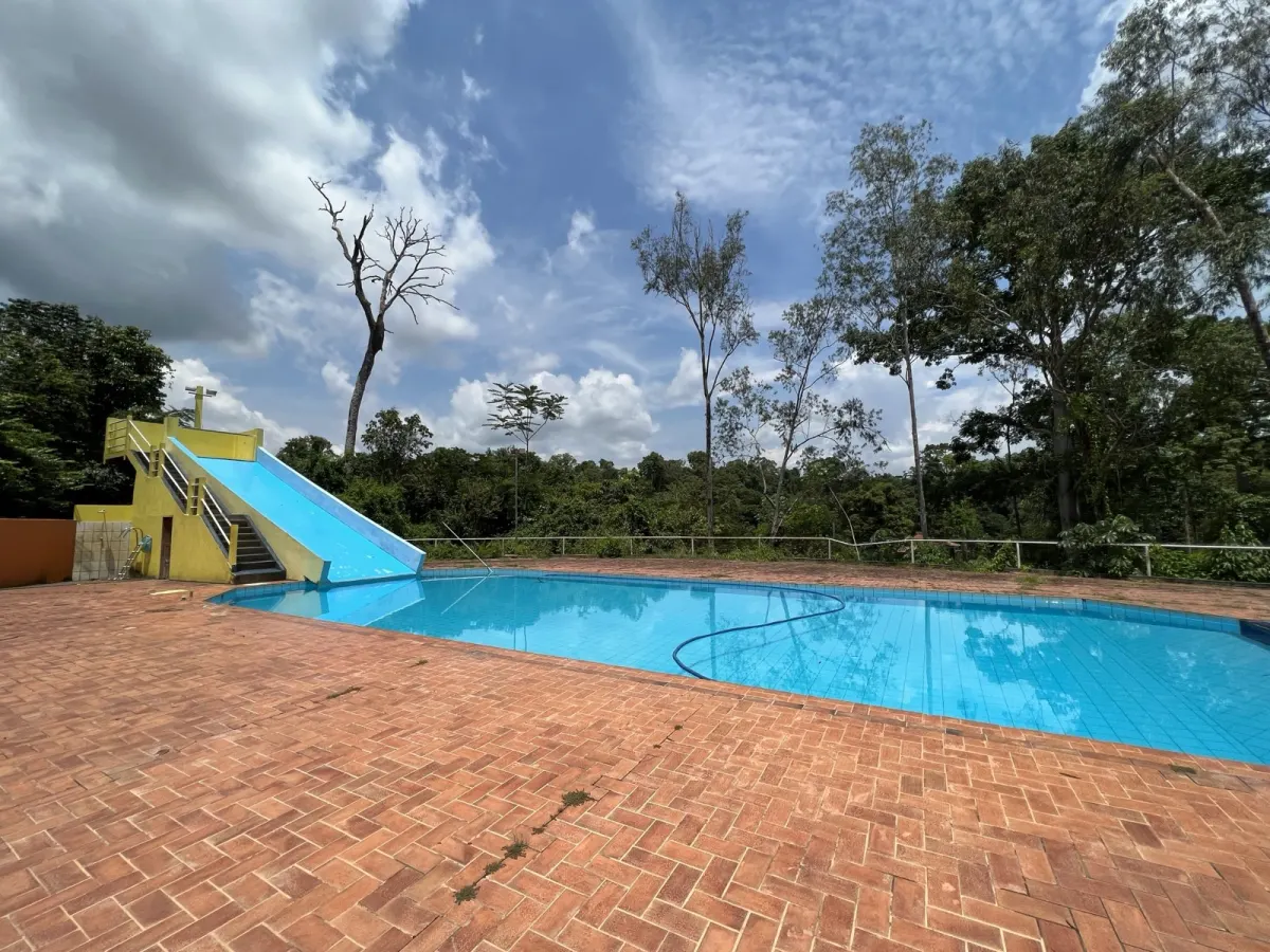 Piscina com Toboágua